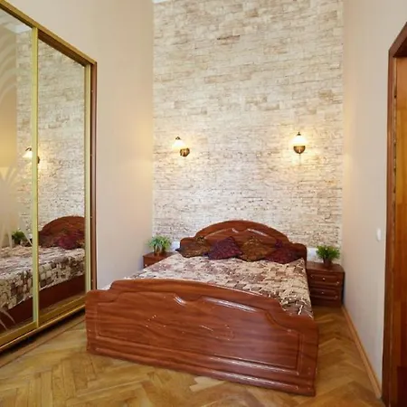 театральная , 23 2х ком в историческом центре *