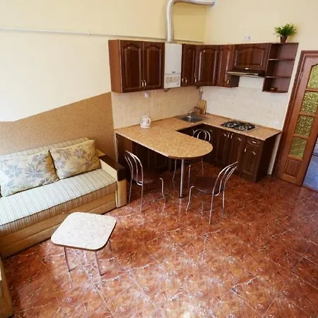 театральная , 23 2х ком в историческом центре *