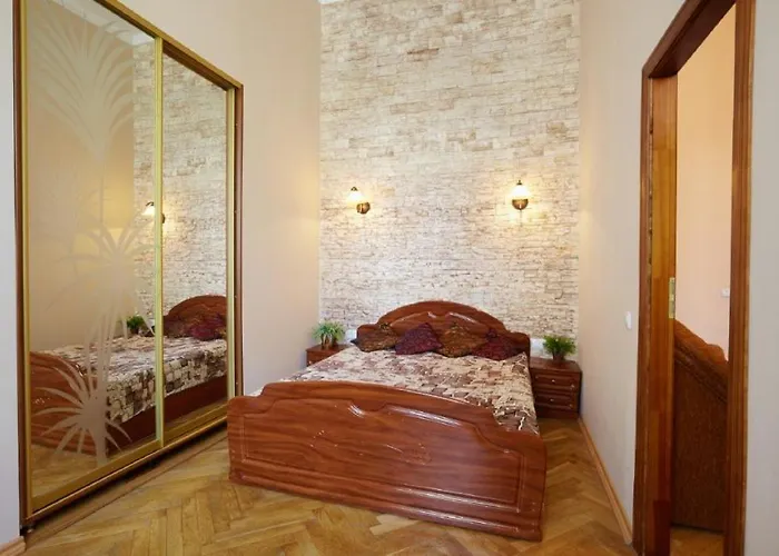 театральная , 23 2х ком в историческом центре *