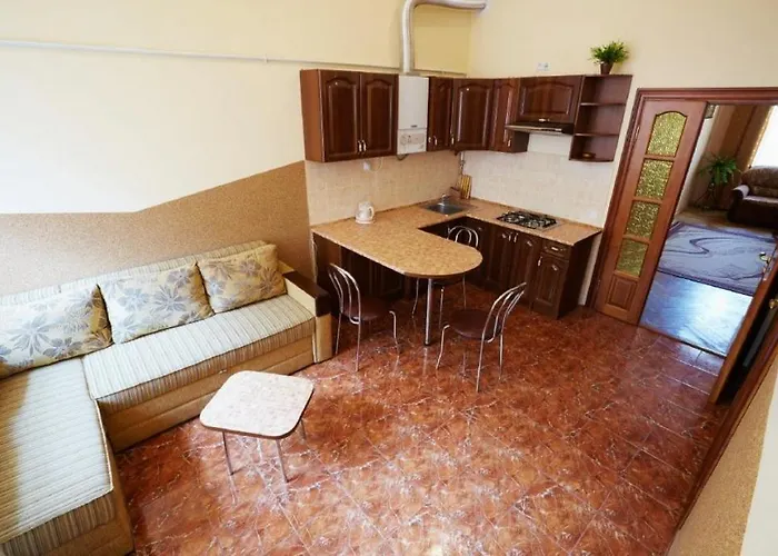 театральная , 23 2х ком в историческом центре *