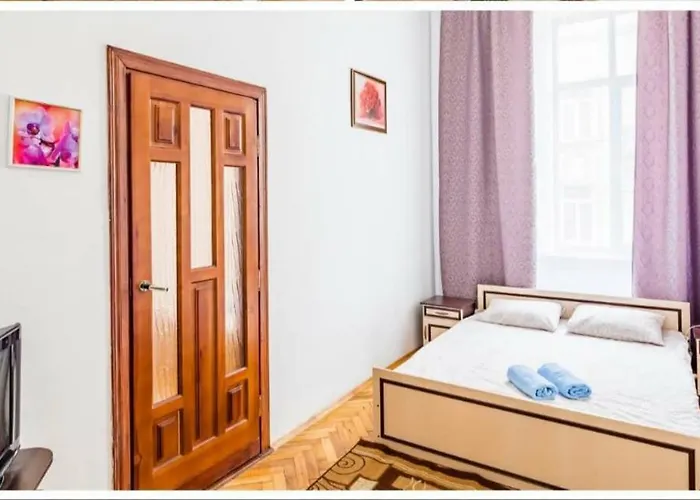 театральная , 23 2х ком в историческом центре